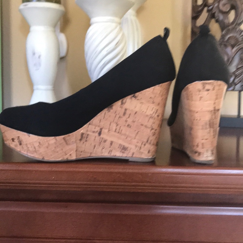 Report Wedge Black shoes size 8